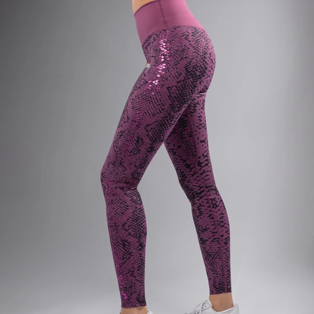 Venom Amazonia Purple full length workout leggings - BNWOT - Picture 2 of 5